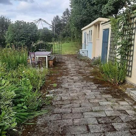 Apartamento Off Grid Rosie Sheperd Hut And Summerhouse Plus 1 Acre At Tanyrallt Llanybyther Exterior foto